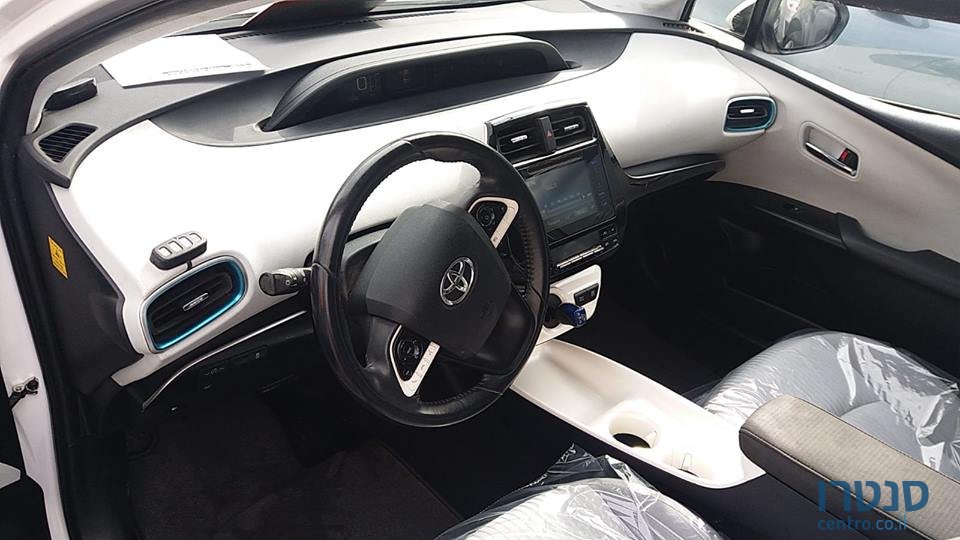 2016' Toyota Prius photo #3