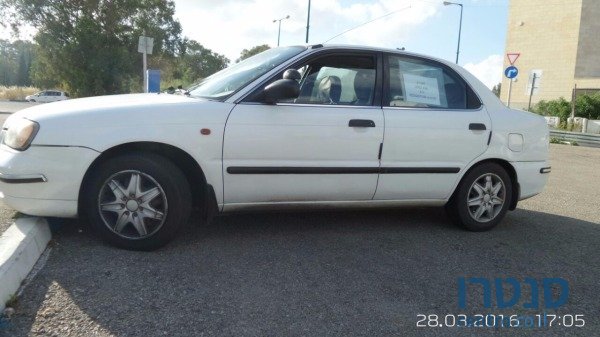 2002' Suzuki Baleno photo #2