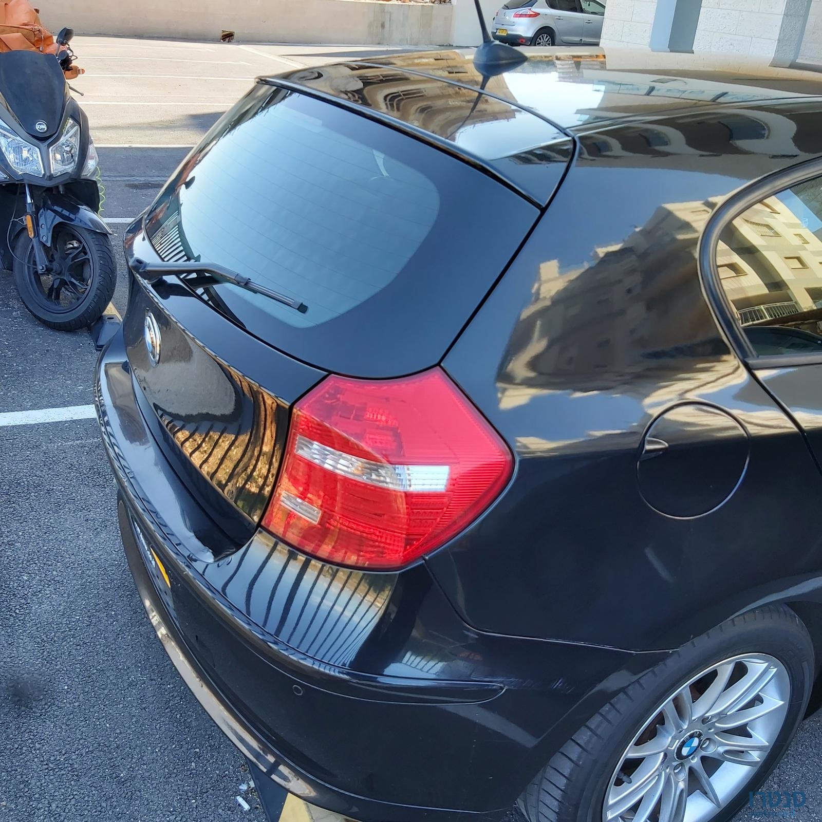 2011' BMW 118 photo #2