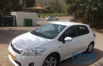 2012' Toyota Auris photo #1