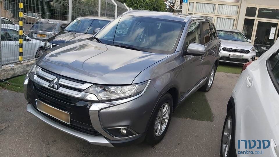 2017' Mitsubishi Outlander photo #1