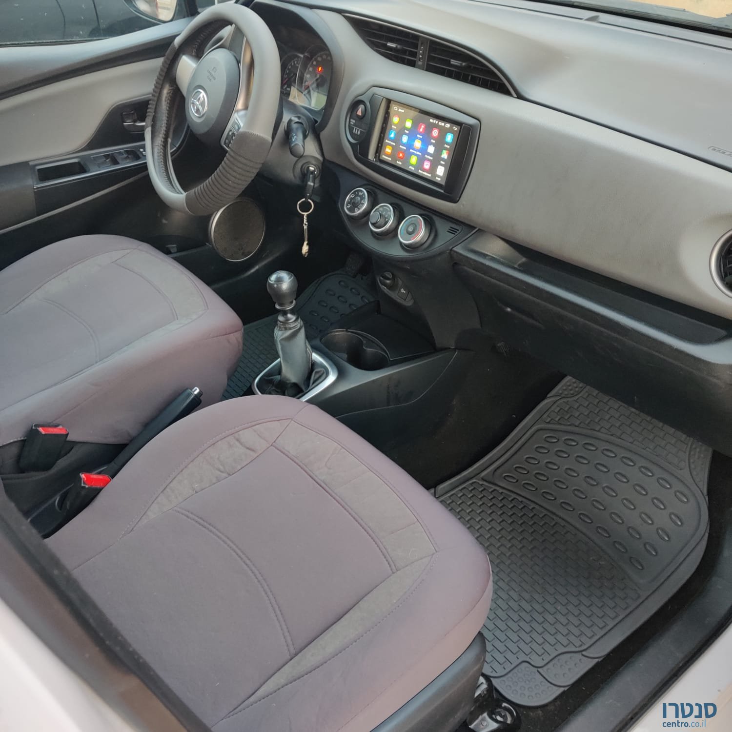 2016' Toyota Yaris photo #3