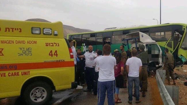Водитель-араб въехал в автобус «Эгеда»: один погиб, 11 ранены