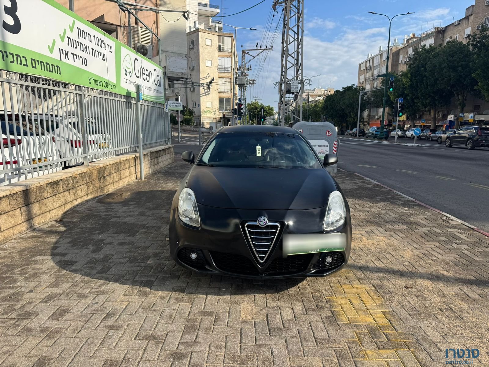 2012' Alfa Romeo Giulietta photo #2