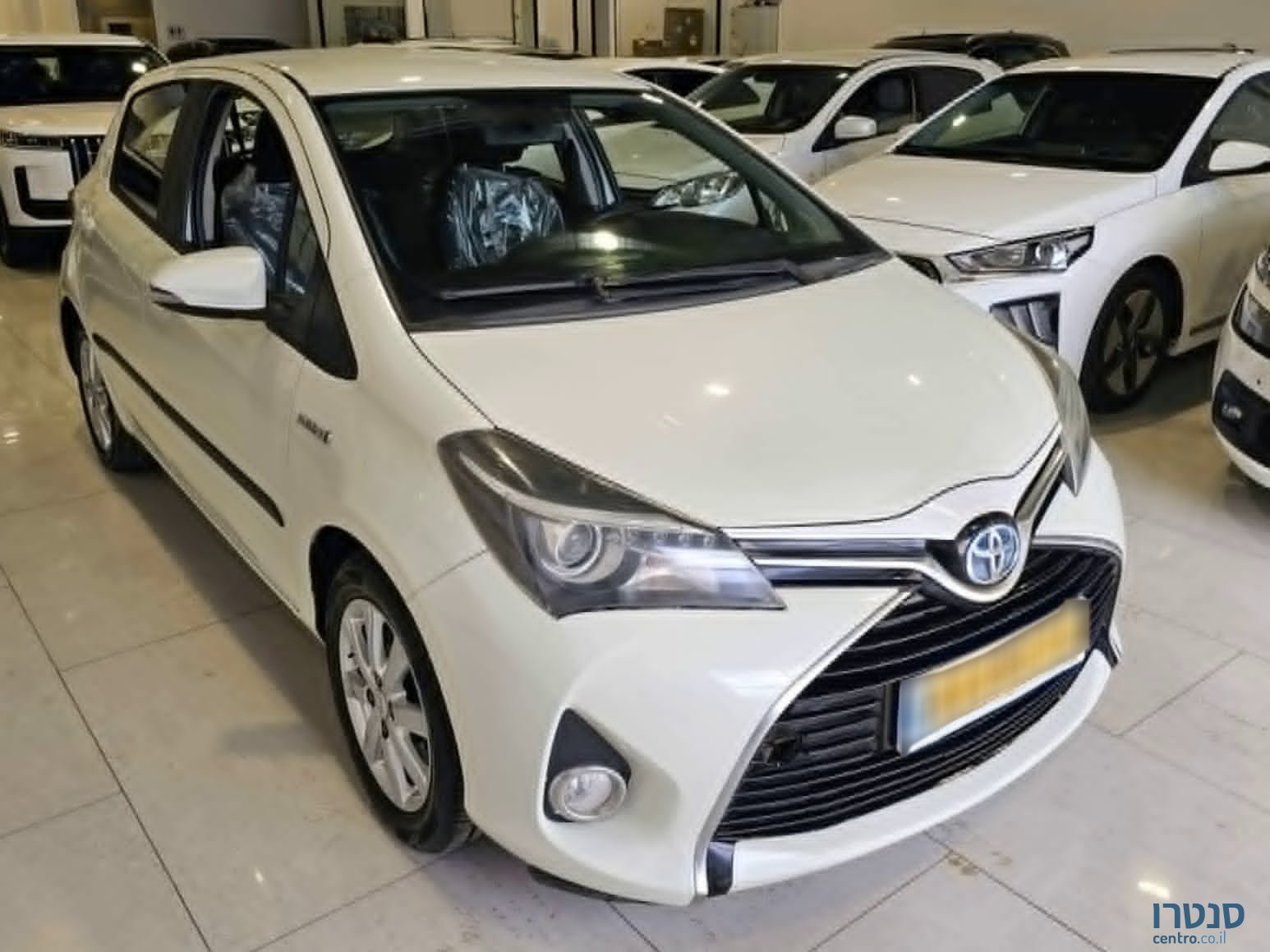 2015' Toyota Yaris photo #2