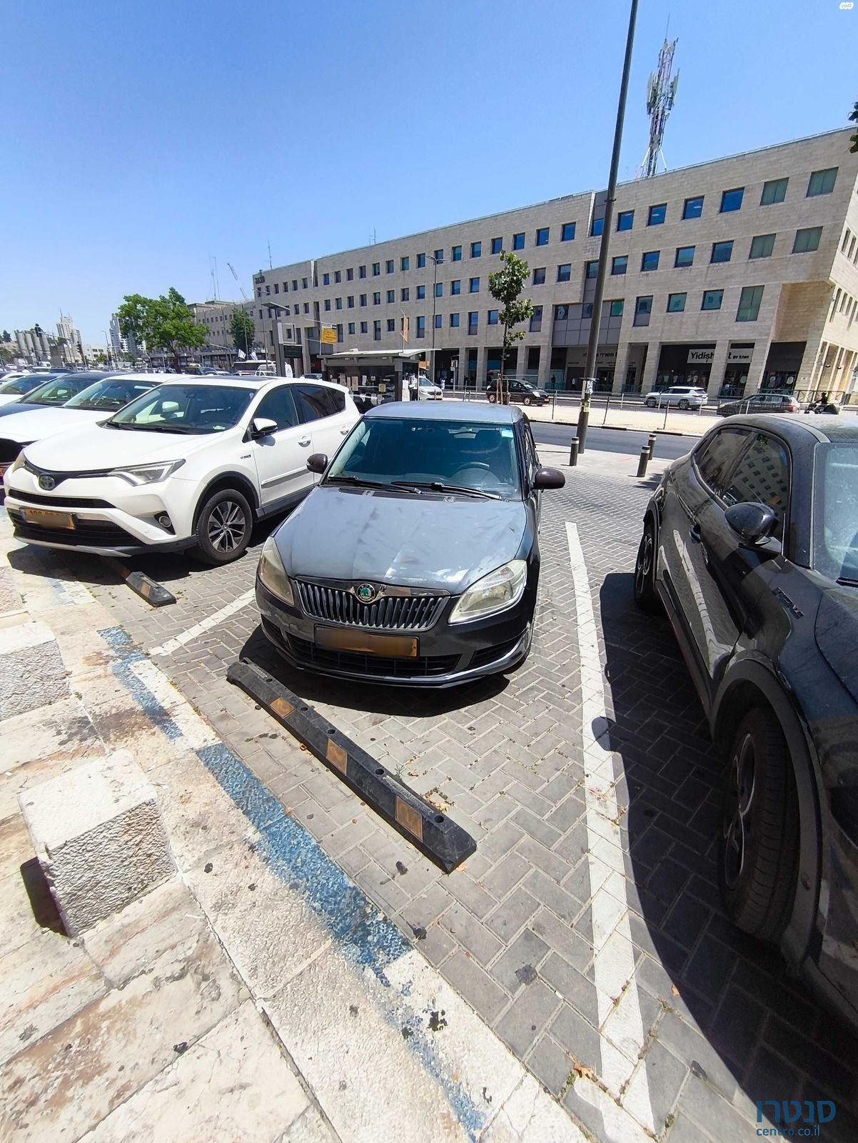 2011' Skoda Fabia סקודה פאביה photo #1