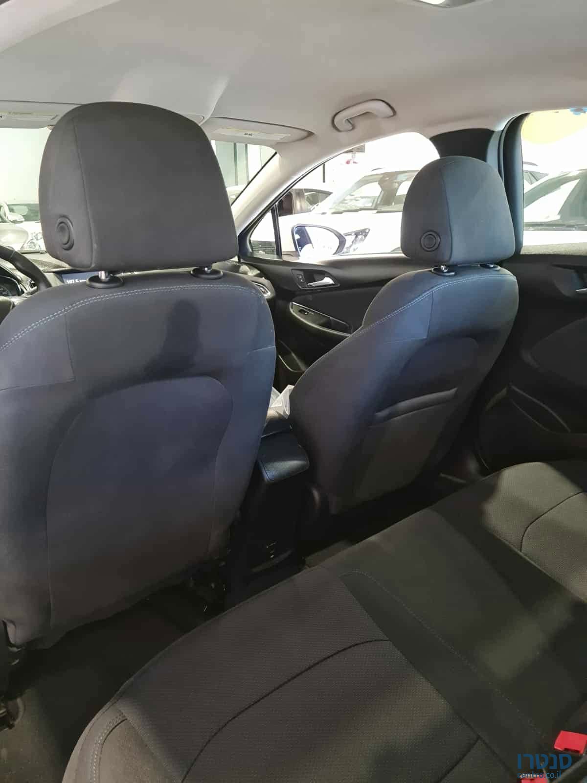 2019' Chevrolet Cruze photo #6