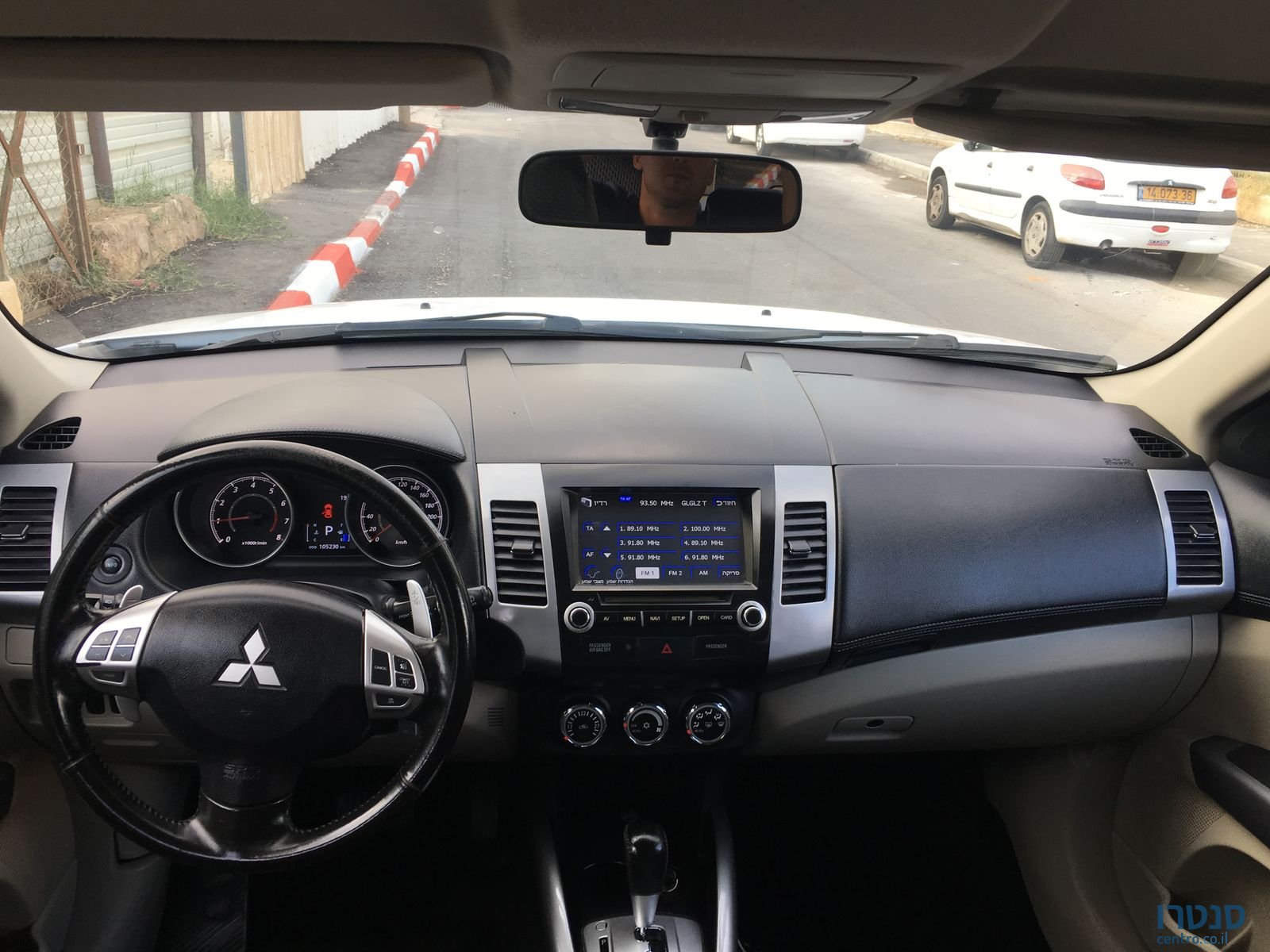 2011' Mitsubishi Outlander photo #3