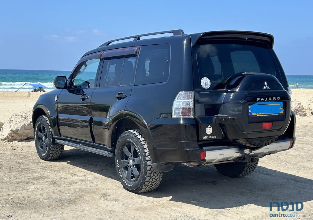 2018' Mitsubishi Pajero מיצובישי פג'רו photo #2