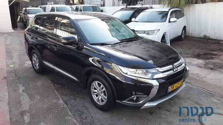 2016' Mitsubishi Outlander photo #1