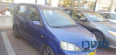 2003' Daihatsu YRV Cx 1300 photo #2