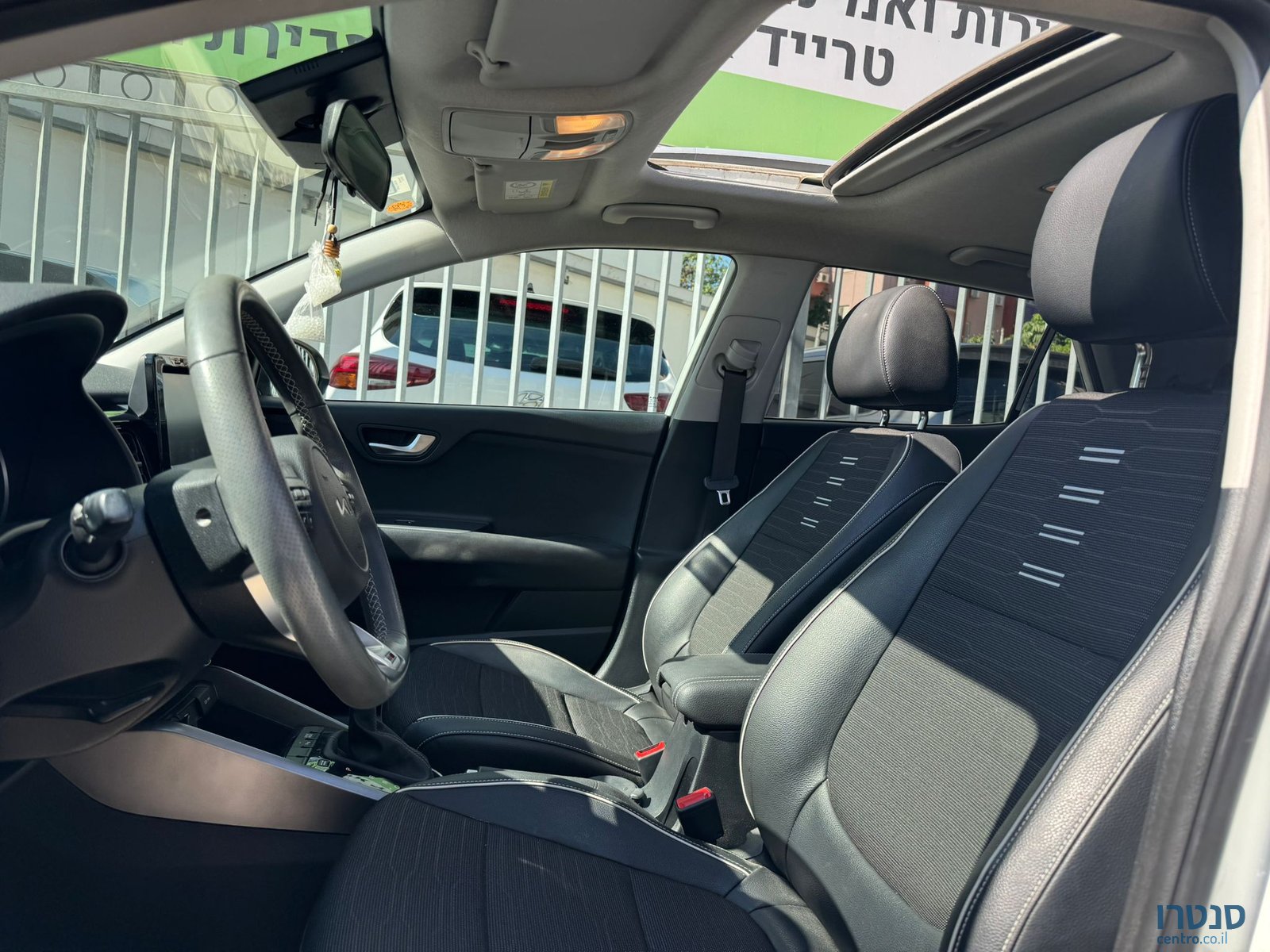 2022' Kia Stonic photo #3