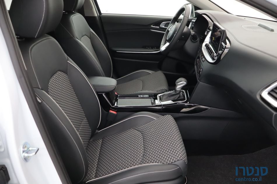 2022' Kia XCeed photo #5