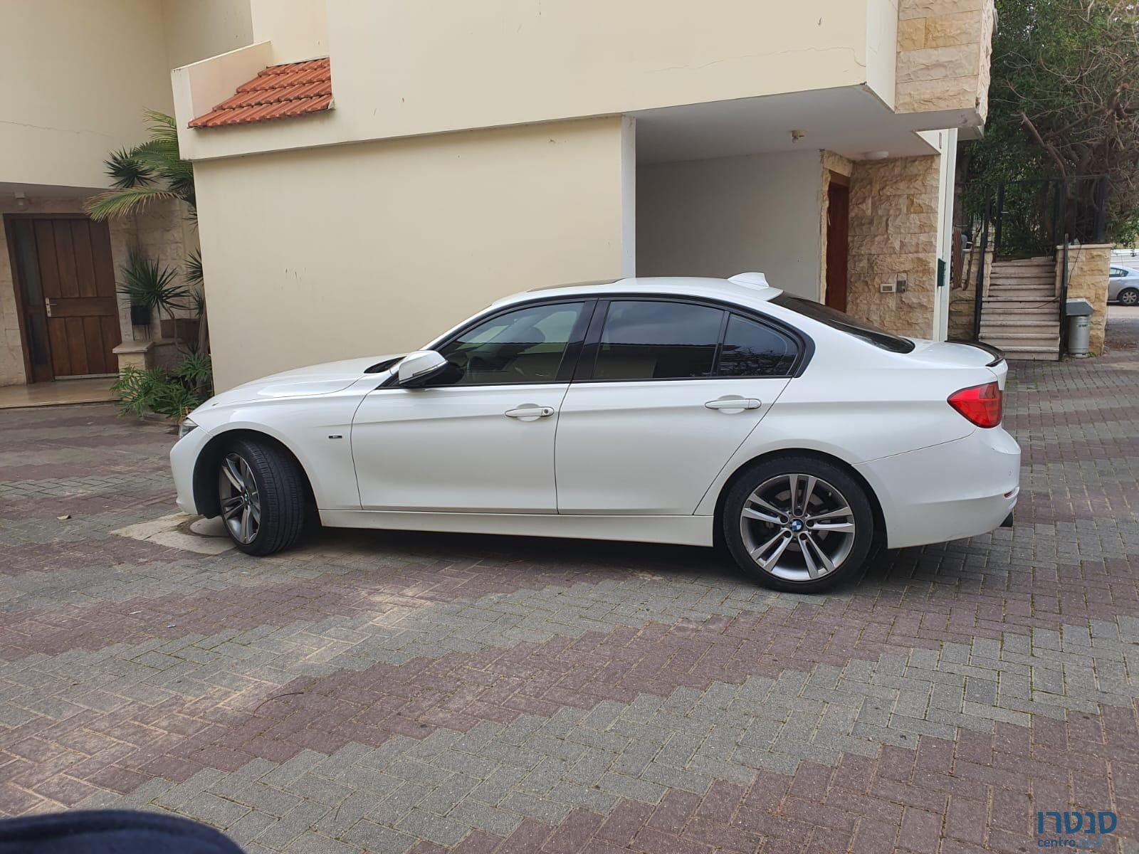 2015' BMW 320 ב.מ.וו photo #1
