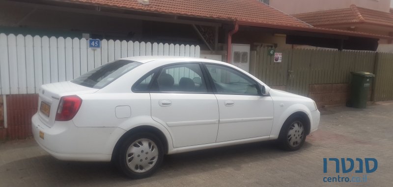 2004' Chevrolet Optra photo #1