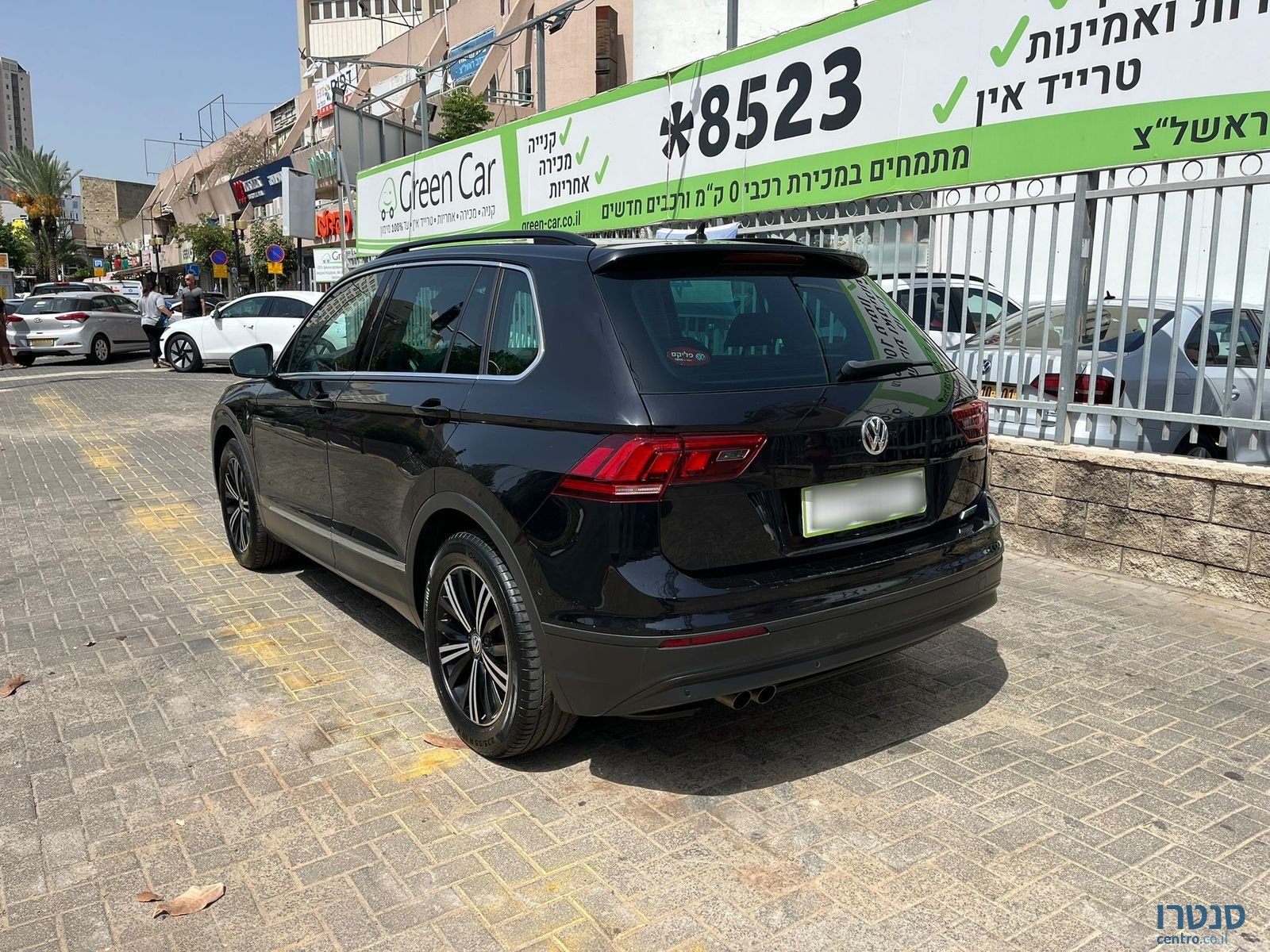 2020' Volkswagen Tiguan photo #4