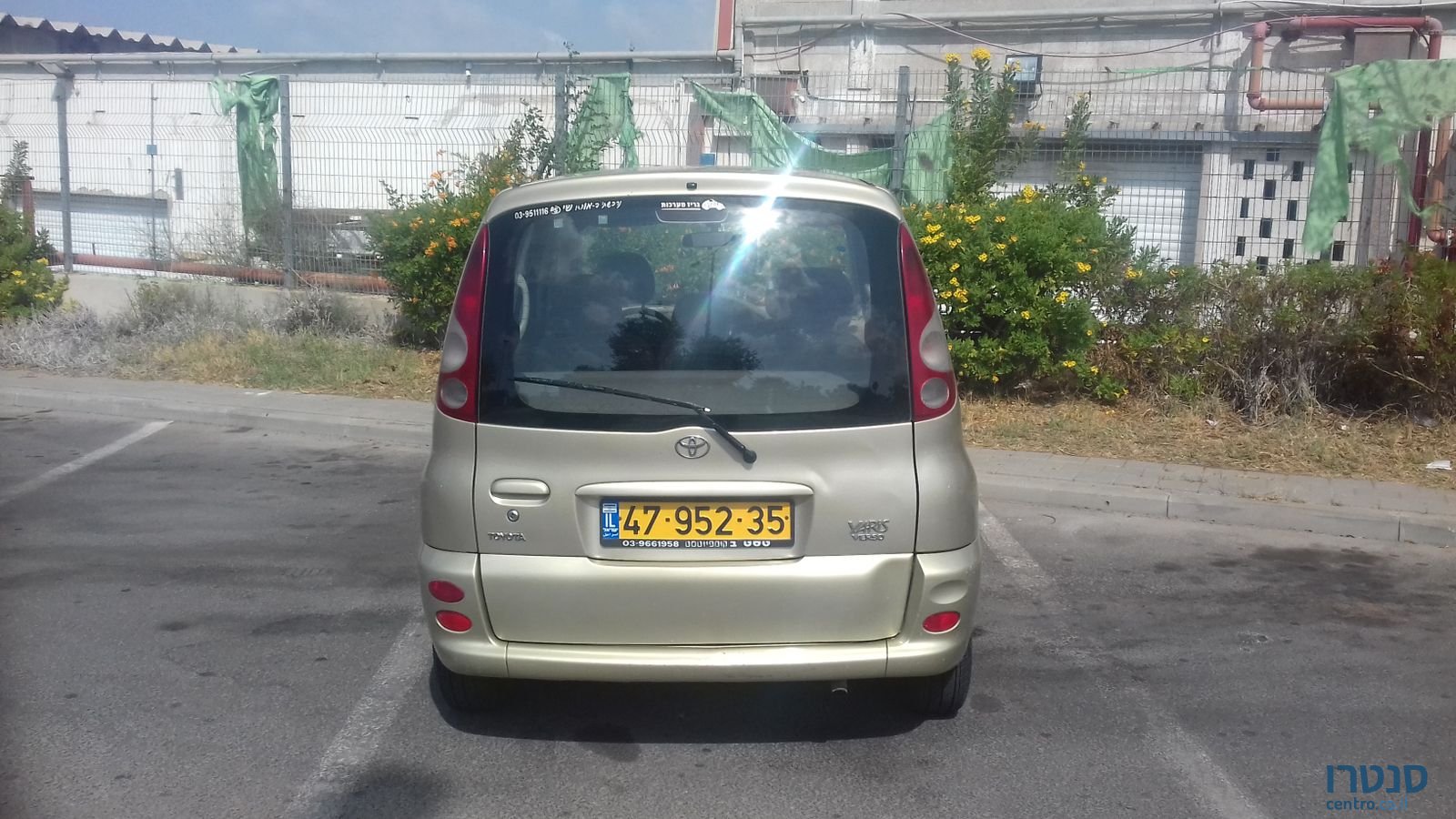 2002' Toyota Yaris Verso photo #1