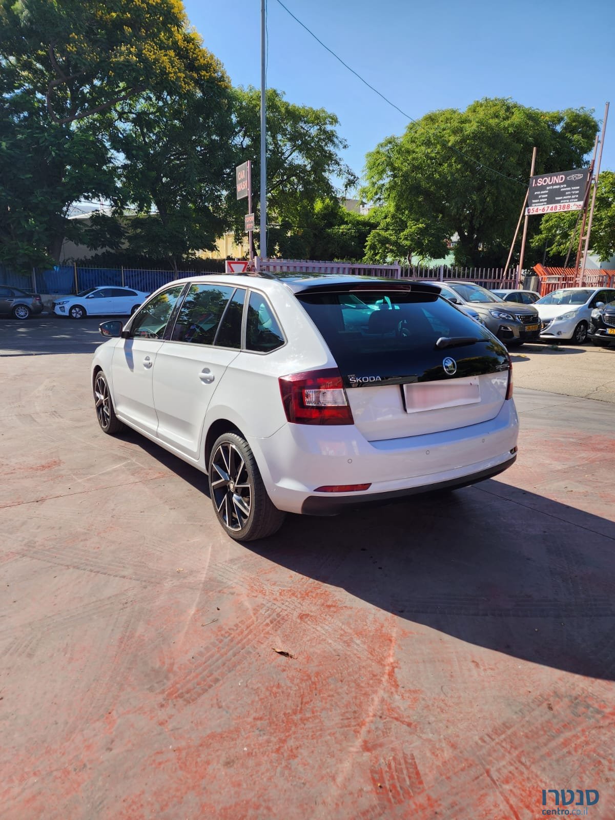 2015' Skoda Spaceback photo #3