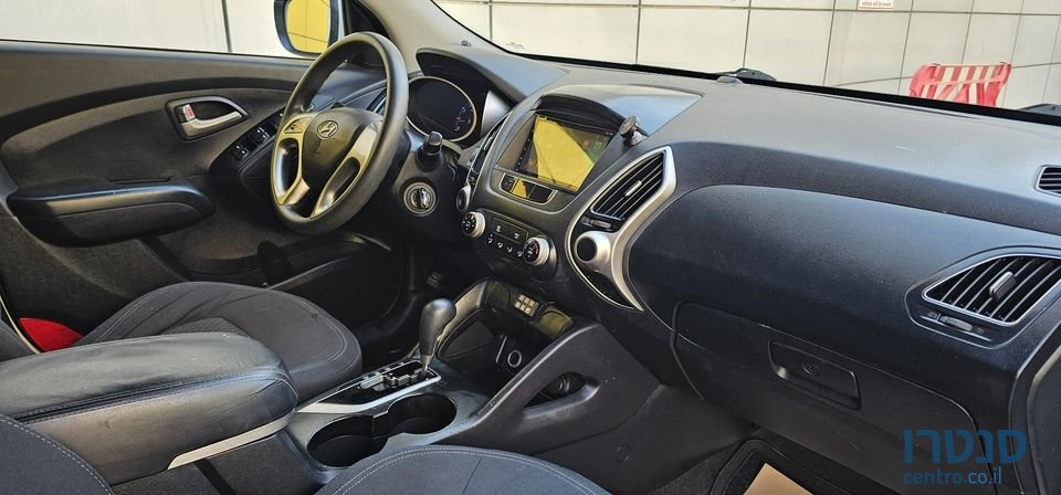 2012' Hyundai ix35 photo #6