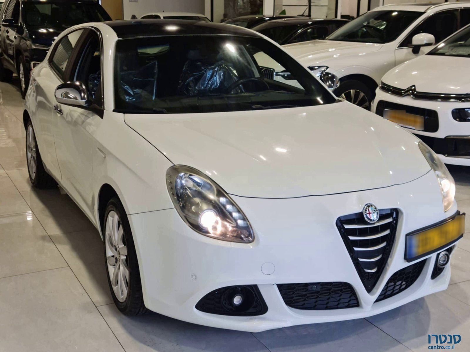 2015' Alfa Romeo photo #2