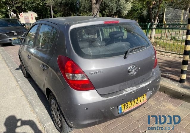 2010' Hyundai i20 יונדאי photo #2