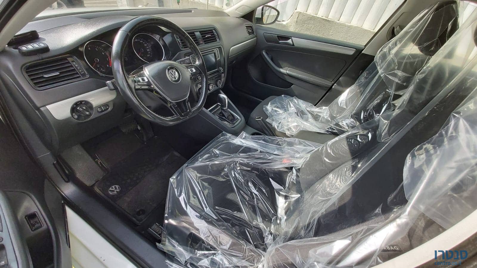 2016' Volkswagen Jetta photo #3