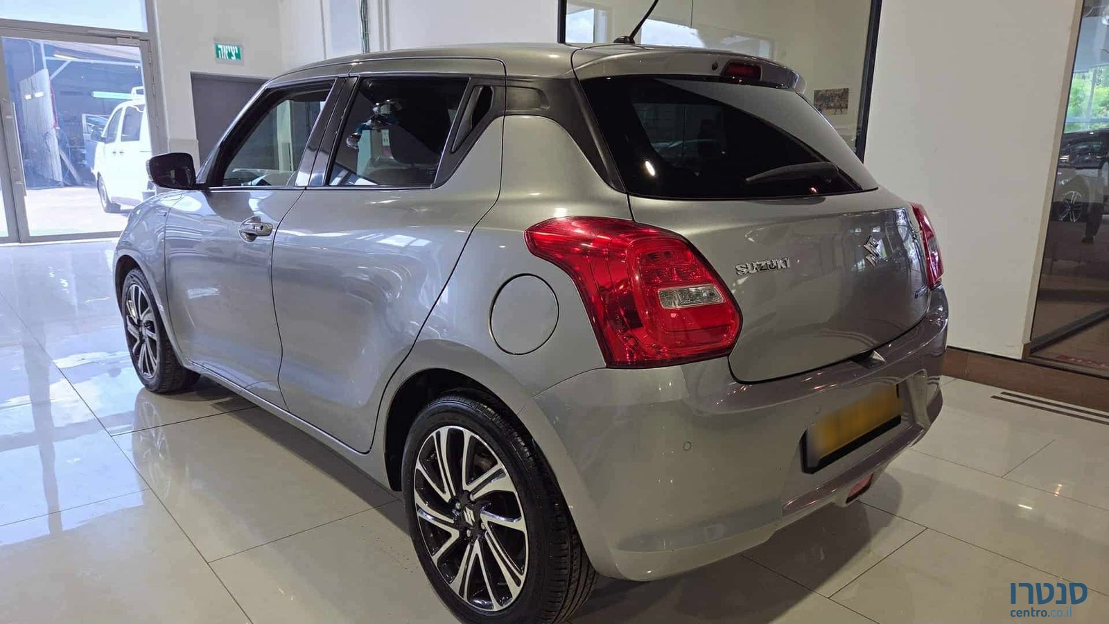 2021' Suzuki Swift photo #4