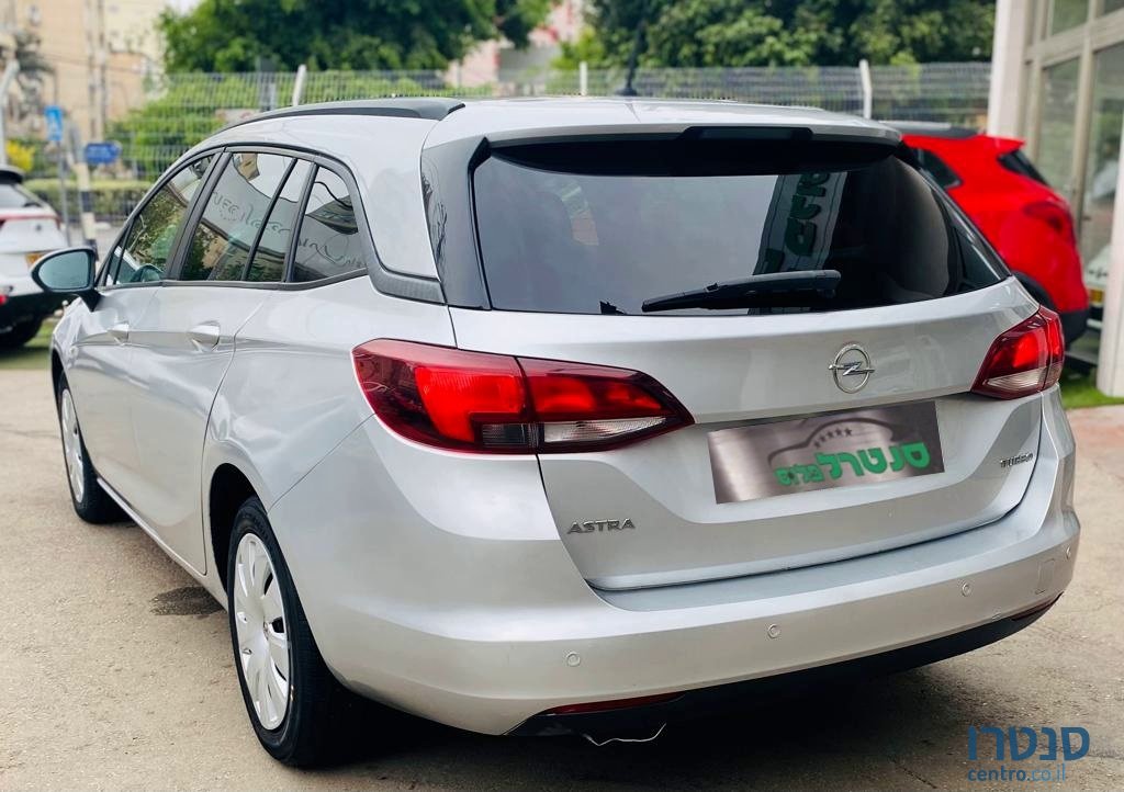 2017' Opel Astra photo #2