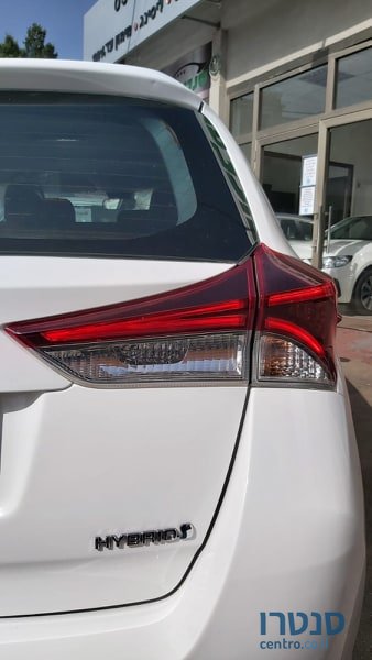 2017' Toyota Auris photo #5