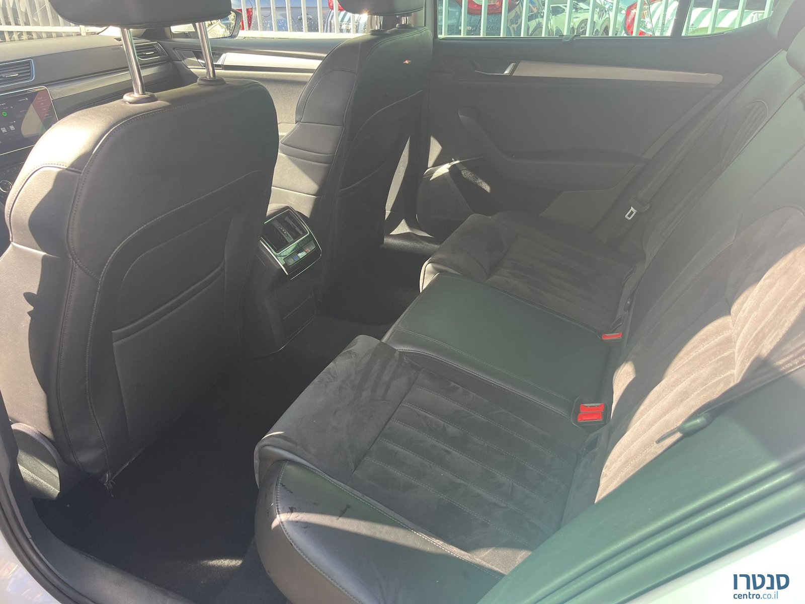 2018' Skoda Superb photo #4