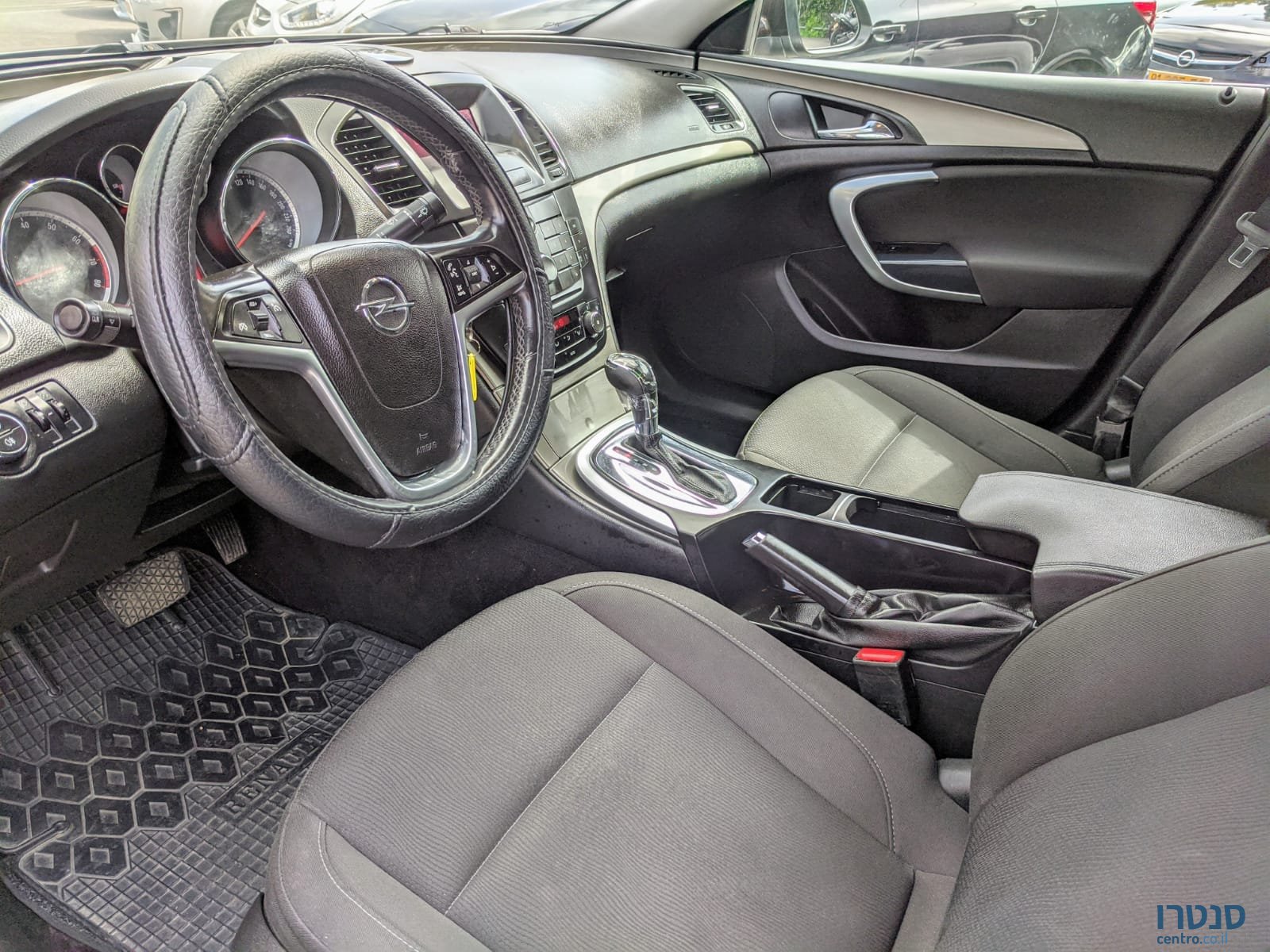 2012' Opel Insignia photo #5