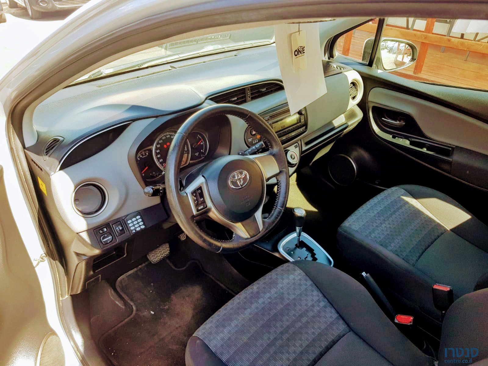 2016' Toyota Yaris photo #3