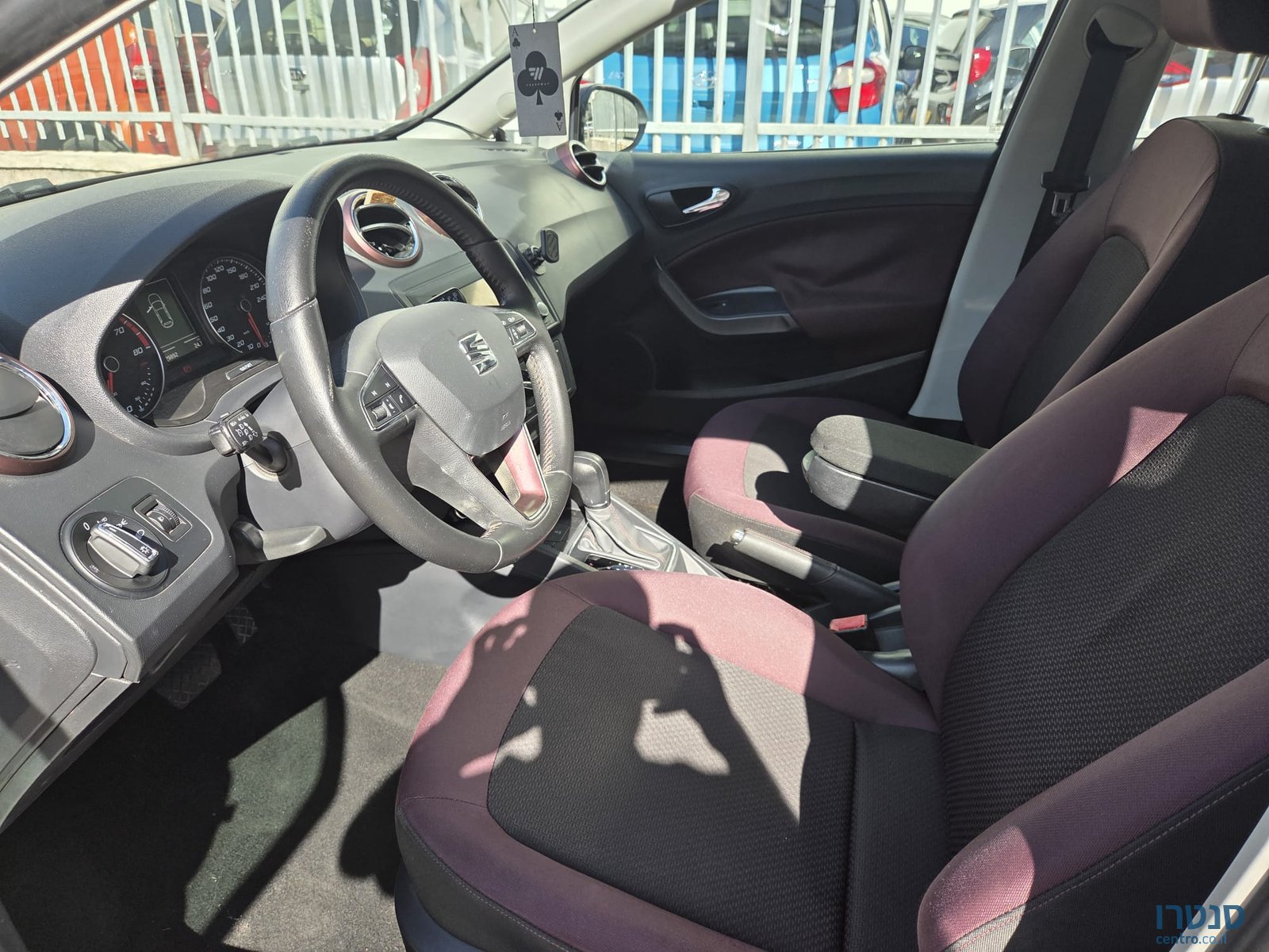 2016' SEAT Ibiza photo #2