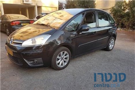 2011' Citroen C4 Picasso photo #2