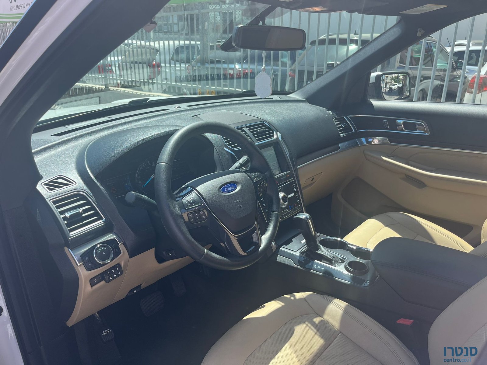 2019' Ford Explorer photo #4