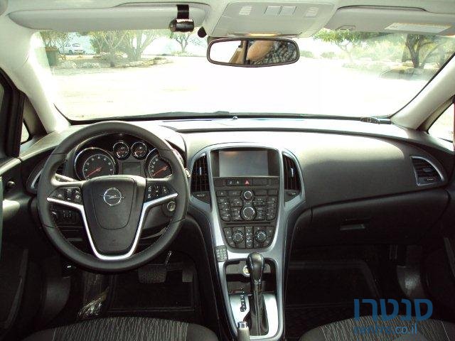 2015' Opel Astra photo #1