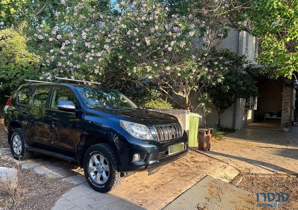 2010' Toyota Land Cruiser טויוטה לנד קרוזר photo #1