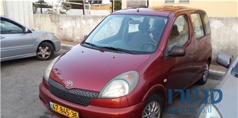 2002' Toyota Yaris Verso photo #2