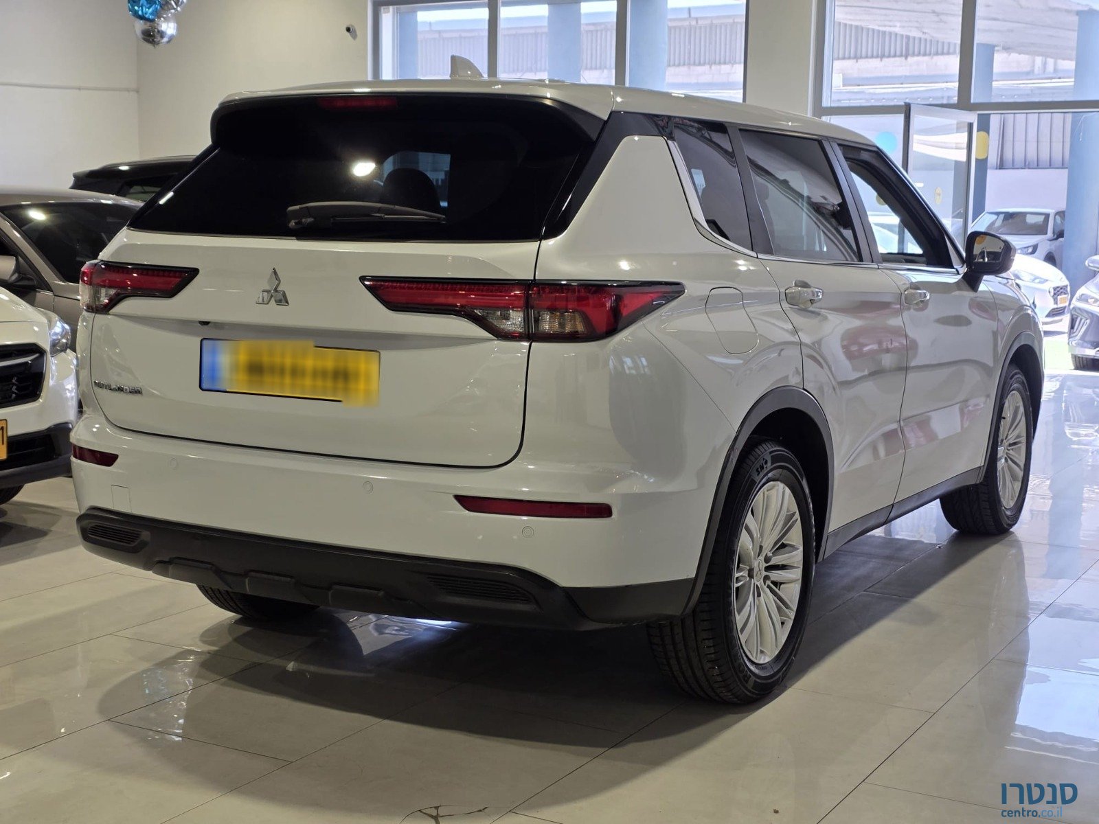 2023' Mitsubishi Outlander photo #5