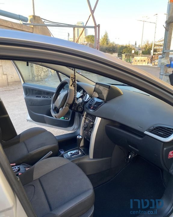 2012' Peugeot 207 פיג'ו photo #5