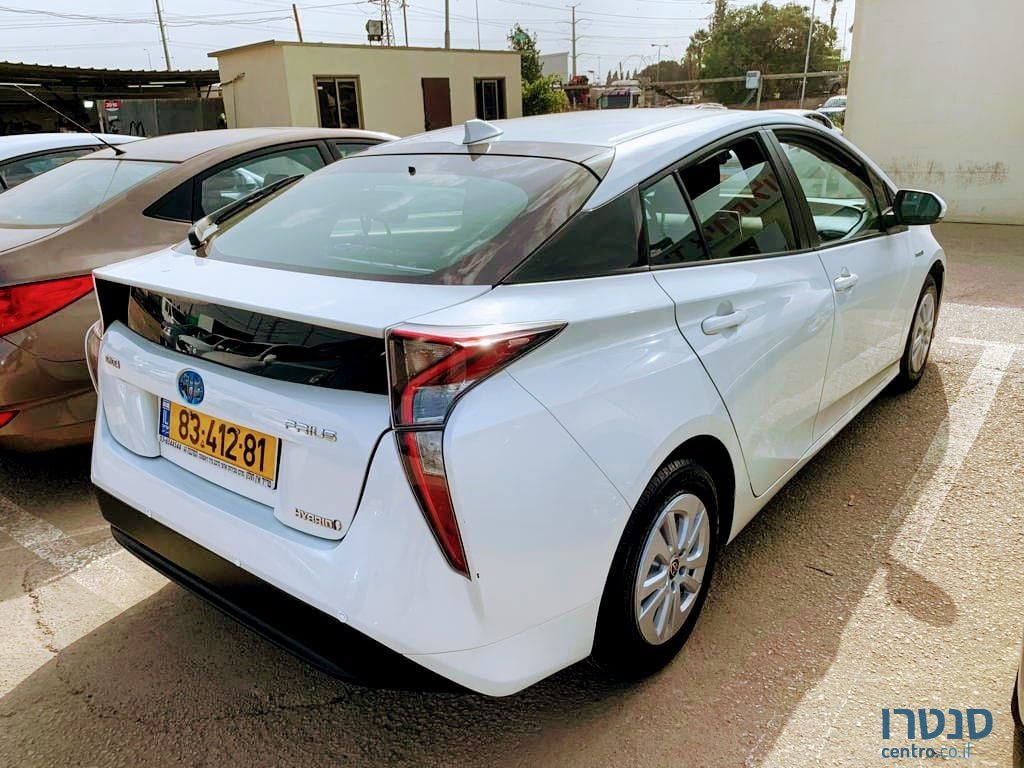 2016' Toyota Prius Plug-in Hybrid photo #2