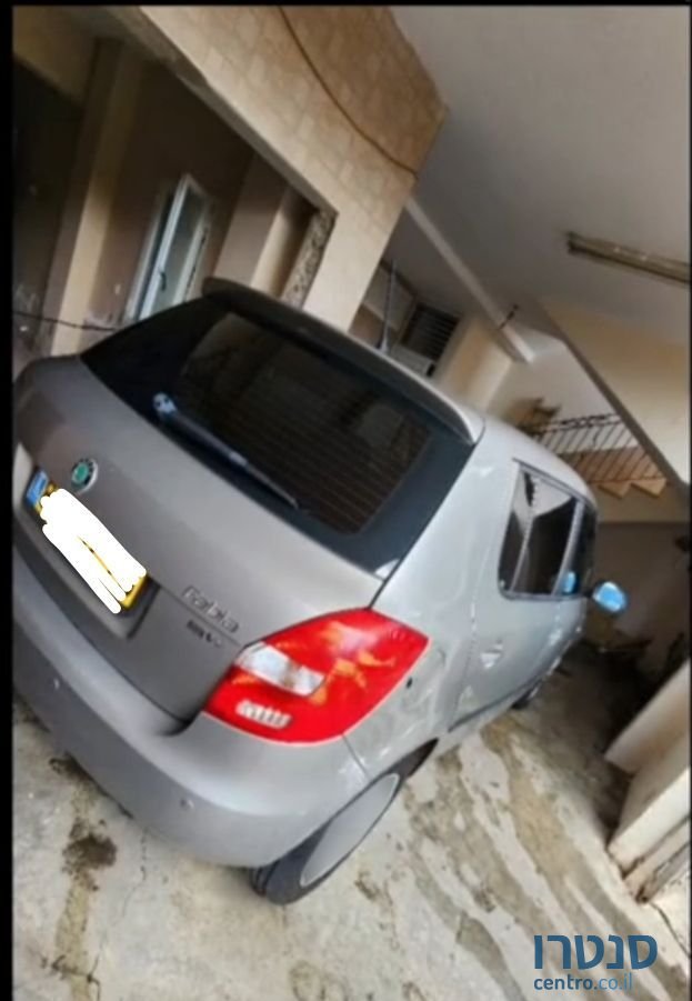 2012' Skoda Fabia סקודה פאביה photo #4