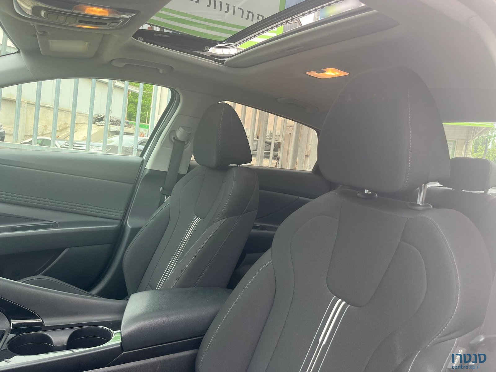 2022' Hyundai Elantra photo #4