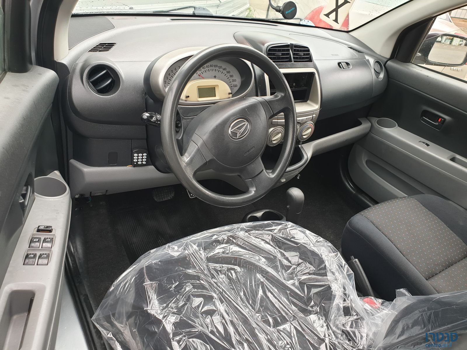 2008' Daihatsu Delta photo #2