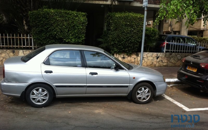 2001' Suzuki Baleno photo #1