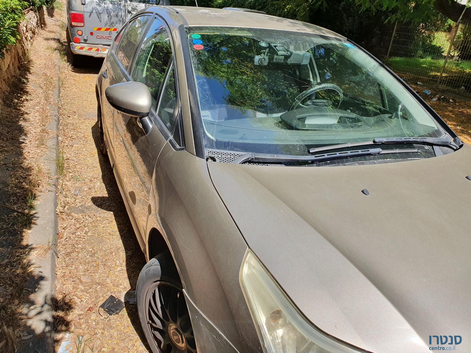 2011' Citroen C4 photo #1