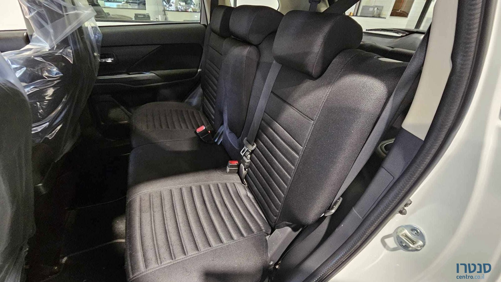 2018' Mitsubishi Outlander photo #6