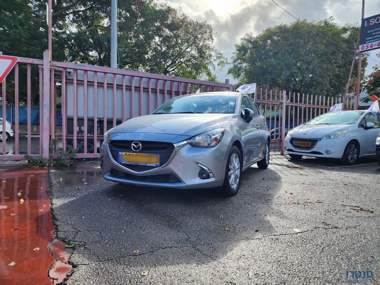 2020' Mazda 2 photo #2