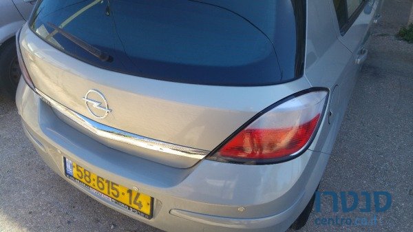 2005' Opel Astra photo #2