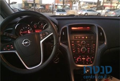 2013' Opel Astra photo #4